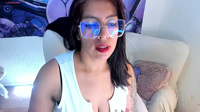 Snapshot of Irene_Grey20 chatting on 10/15/25, 03:27 Irene Grey20 online show from 10/15/25, 03:27