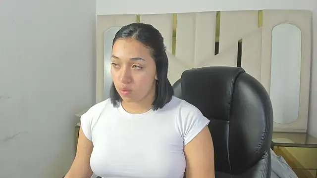 IsabellRodriguez18 online show from 12/18/25, 04:06