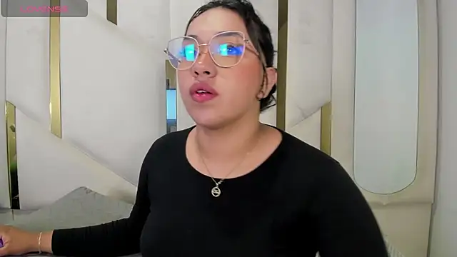 Snapshot of IsabellRodriguez18 chatting on 06/19/26, 04:18 IsabellRodriguez18 online show from 06/19/26, 04:18