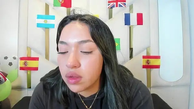 Snapshot of IsabellRodriguez18 chatting on 06/13/26, 04:21 IsabellRodriguez18 online show from 06/13/26, 04:21