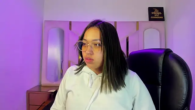 IsabellRodriguez18 online show from 04/10/26, 03:46