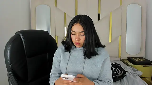 IsabellRodriguez18 online show from 10/01/25, 03:11