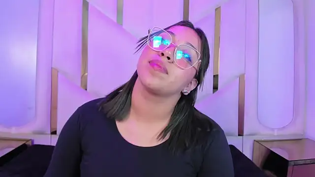 IsabellRodriguez18 online show from 04/11/26, 07:45