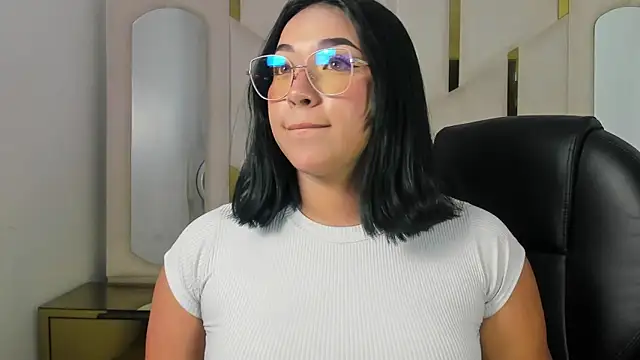 IsabellRodriguez18 online show from 05/11/26, 03:30