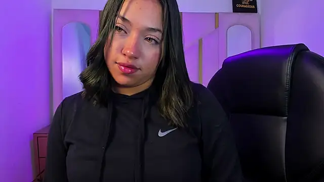 IsabellRodriguez18 online show from 04/03/26, 03:24