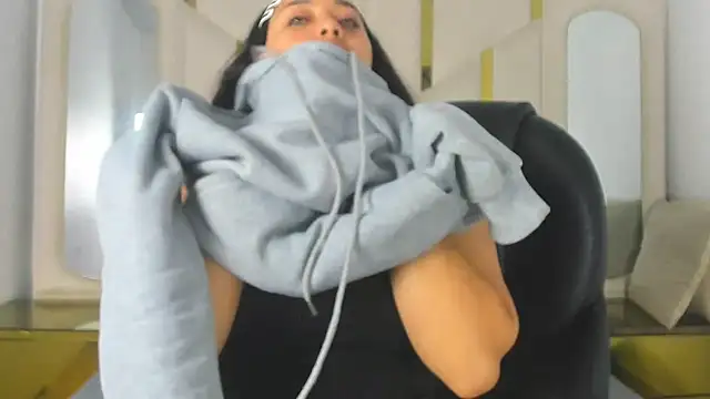 IsabellRodriguez18 online show from 11/24/25, 03:17