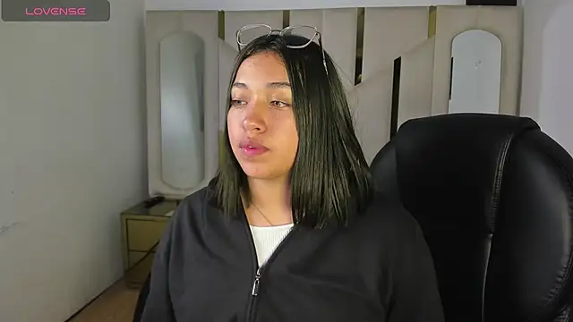 IsabellRodriguez18 online show from 03/01/26, 04:01