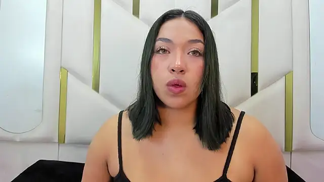 Snapshot of IsabellRodriguez18 chatting on 06/06/26, 03:23 IsabellRodriguez18 online show from 06/06/26, 03:23