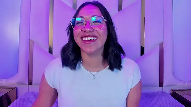 IsabellRodriguez18 online show from 04/15/26, 03:23