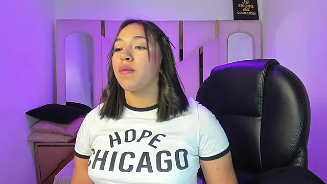 IsabellRodriguez18 online show from 04/04/26, 02:51