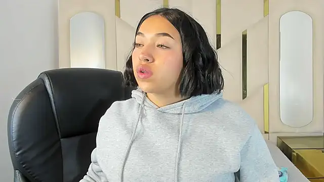 IsabellRodriguez18 online show from 10/24/25, 03:16