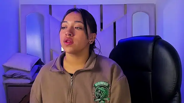 IsabellRodriguez18 online show from 03/07/26, 04:08