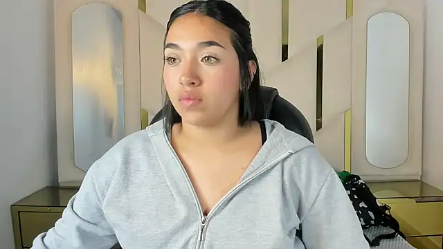 IsabellRodriguez18 online show from 10/17/25, 12:47