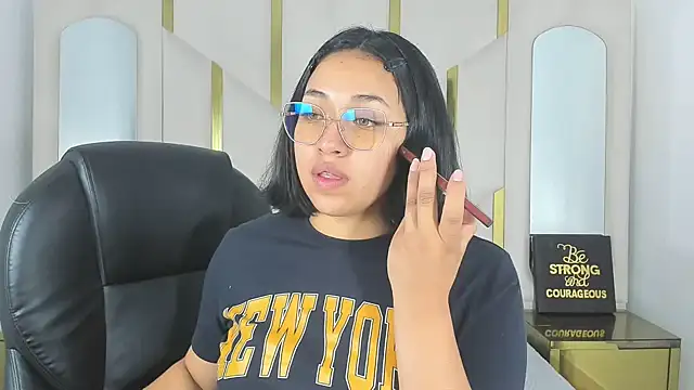 IsabellRodriguez18 online show from 11/14/25, 03:54