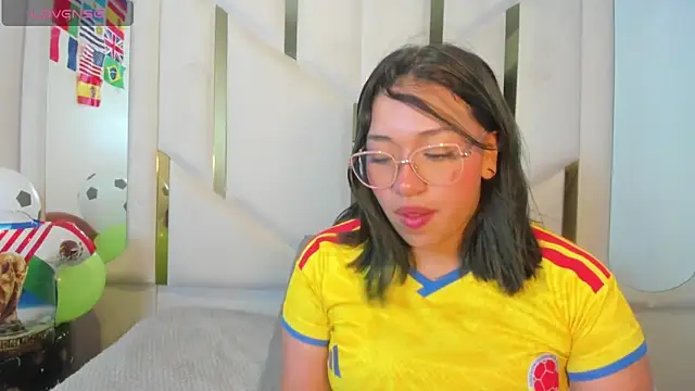Snapshot of IsabellRodriguez18 chatting on 06/18/26, 04:22 IsabellRodriguez18 online show from 06/18/26, 04:22