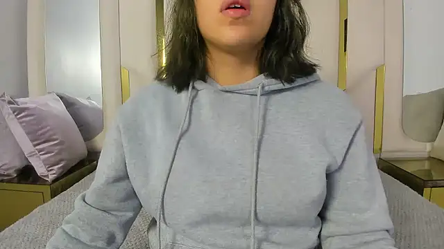 IsabellRodriguez18 online show from 01/11/26, 02:07