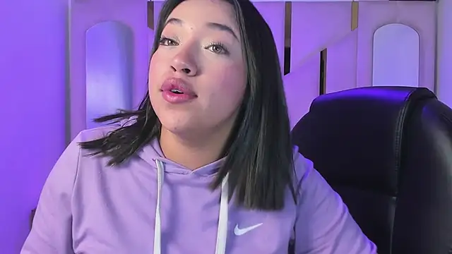 IsabellRodriguez18 online show from 04/06/26, 05:19