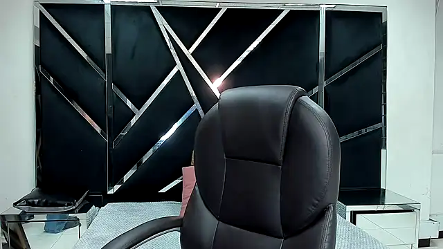 IsabellRodriguez18 online show from 10/09/25, 03:51