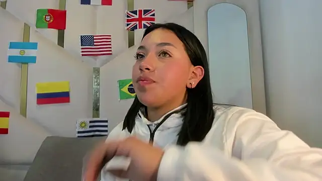 Snapshot of IsabellRodriguez18 chatting on 06/14/26, 04:35 IsabellRodriguez18 online show from 06/14/26, 04:35