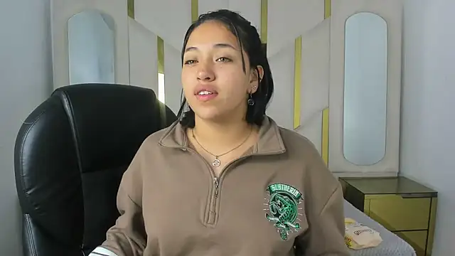 IsabellRodriguez18 online show from 10/29/25, 04:00