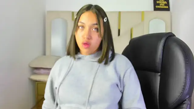 IsabellRodriguez18 online show from 02/08/26, 03:04