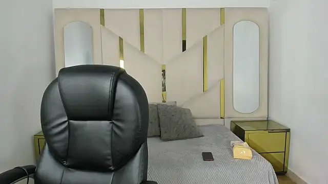 IsabellRodriguez18 online show from 10/28/25, 03:40