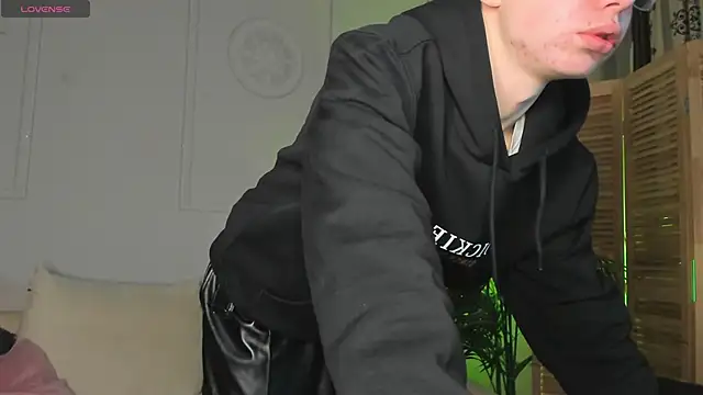 Snapshot of Ken_Feels chatting on 01/11/25, 03:55 Ken Feels online show from 01/11/25, 03:55