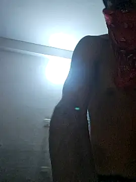 Snapshot of Strap92uf chatting on 12/25/24, 03:28 Strap92uf online show from 12/25/24, 03:28