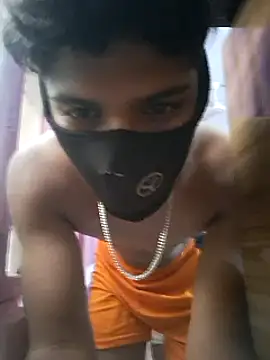 Snapshot of Strap92uf chatting on 12/23/24, 08:33 Strap92uf online show from 12/23/24, 08:33