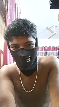 Snapshot of Strap92uf chatting on 12/23/24, 05:28 Strap92uf online show from 12/23/24, 05:28