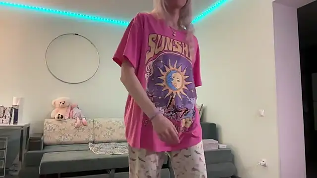 Snapshot of yunasuka chatting on 02/20/25, 10:48 yunasuka online show from 02/20/25, 10:48