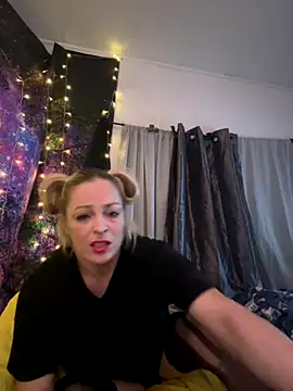 kayNkris online show from 12/03/25, 06:47