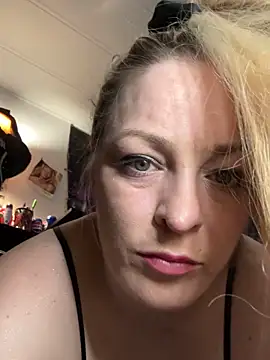 kayNkris online show from 11/28/25, 10:48