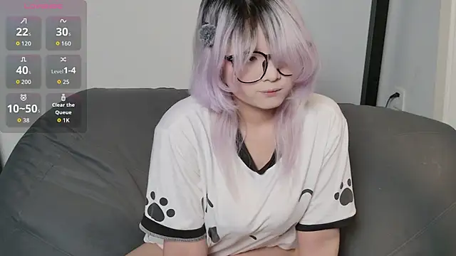 Yu UwU  online show from 04/18/26, 01:35