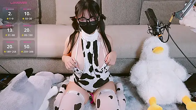 Snapshot of Yu_UwU_ chatting on 01/13/25, 02:11 Yu UwU online show from 01/13/25, 02:11