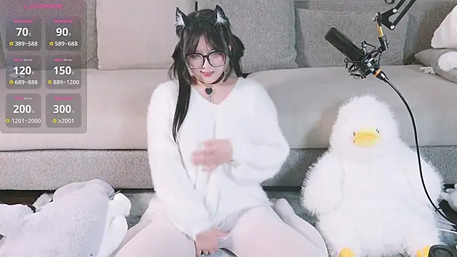 Snapshot of Yu_UwU_ chatting on 02/04/25, 02:43 Yu UwU online show from 02/04/25, 02:43