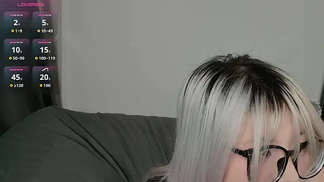 Yu UwU  online show from 02/15/26, 02:16