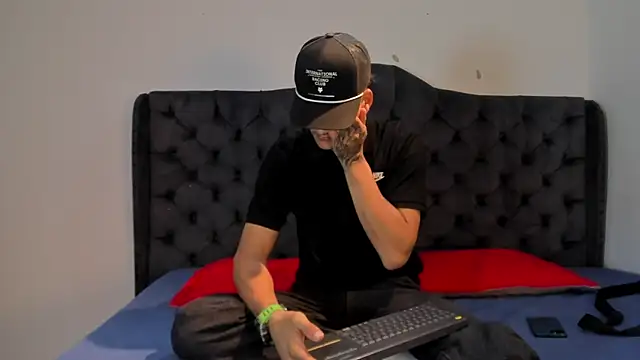 Snapshot of two_milkyway chatting on 11/28/25, 12:27 two milkyway online show from 11/28/25, 12:27