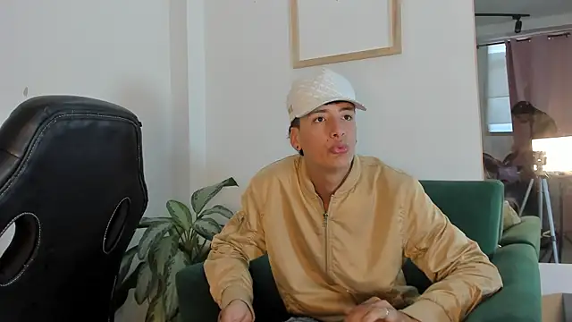 Snapshot of two_milkyway chatting on 11/21/25, 12:59 two milkyway online show from 11/21/25, 12:59