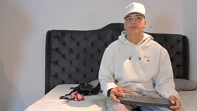 Snapshot of two_milkyway chatting on 11/26/25, 12:16 two milkyway online show from 11/26/25, 12:16