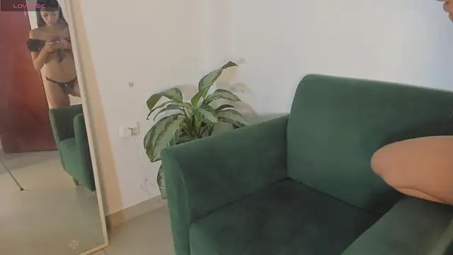 Snapshot of two_milkyway chatting on 10/24/25, 12:37 two milkyway online show from 10/24/25, 12:37