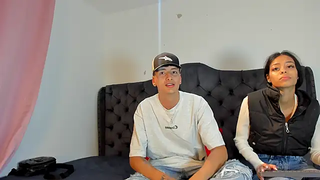 Snapshot of two_milkyway chatting on 11/30/25, 02:07 two milkyway online show from 11/30/25, 02:07