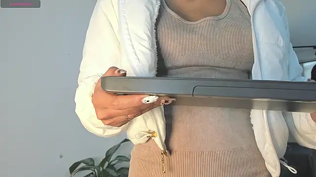 Snapshot of two_milkyway chatting on 10/27/25, 01:34 two milkyway online show from 10/27/25, 01:34