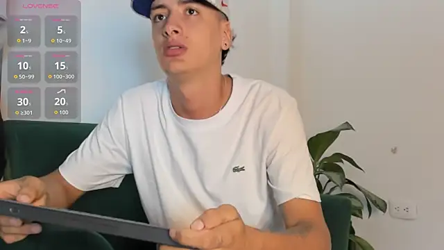 Snapshot of two_milkyway chatting on 11/12/25, 12:42 two milkyway online show from 11/12/25, 12:42