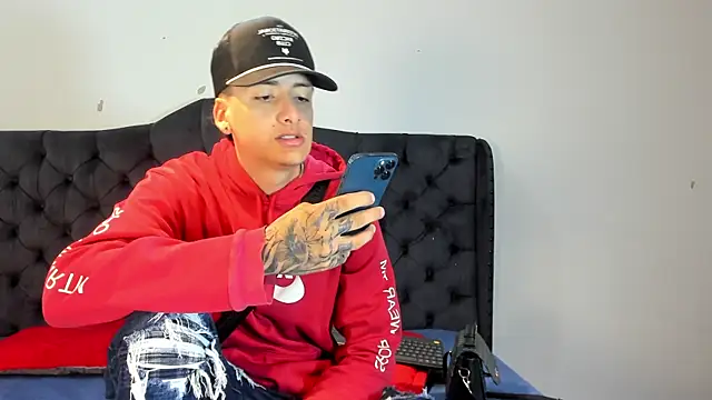 Snapshot of two_milkyway chatting on 11/29/25, 12:38 two milkyway online show from 11/29/25, 12:38