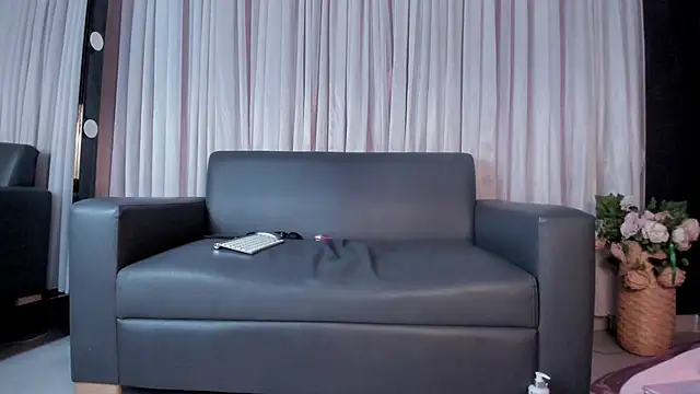 Snapshot of Samantha__cooper chatting on 02/25/25, 02:37 Samantha  cooper online show from 02/25/25, 02:37