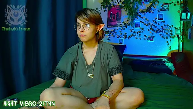 TrickyKitsune online show from 05/18/26, 04:01