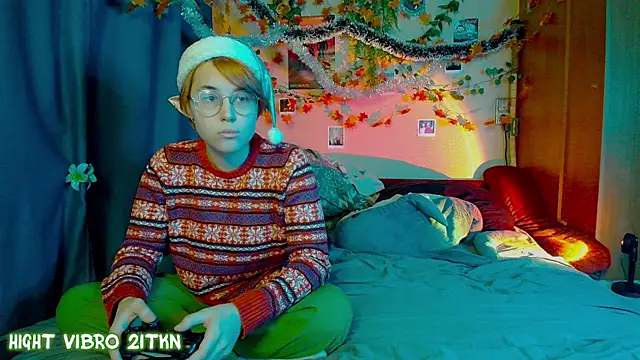 Snapshot of TrickyKitsune chatting on 12/18/25, 01:37 TrickyKitsune online show from 12/18/25, 01:37