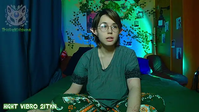 TrickyKitsune online show from 04/30/26, 05:42