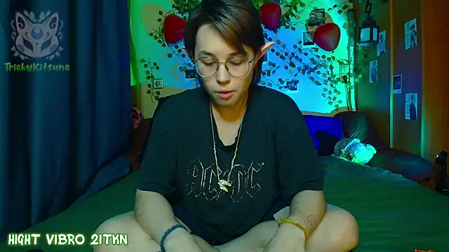 TrickyKitsune online show from 04/13/26, 04:22